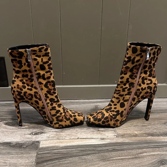Classy Leopard Print Ankle Boots - Picture 4 of 5